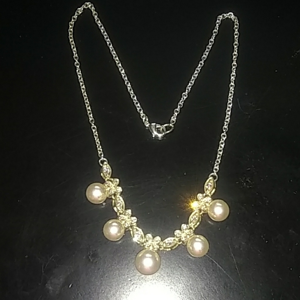 Pearl and Flower Necklace